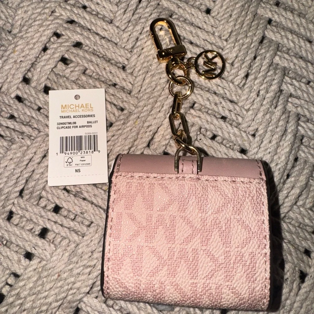 Michael Kors Logo Airpod Holder NWT Blush with Gold Hardware - Picture 3 of 5